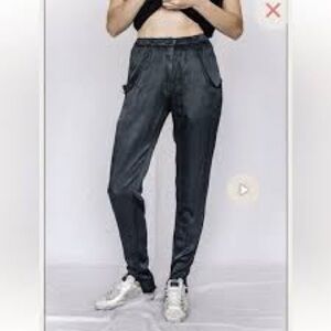 NWT SIZE 1/US 4 JAGA Women's Black Skinny Pants